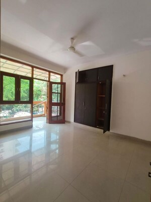 Room in 4 BHK Apartment at Sector 18a Dwarka – for Rent