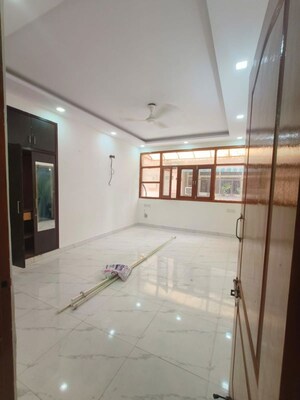 Room in 4 BHK Apartment at Sector 18a Dwarka – for Rent