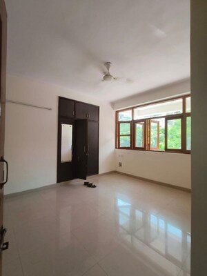 Room in 4 BHK Apartment at Sector 18a Dwarka – for Rent