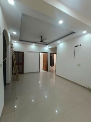 Room in 4 BHK Apartment at Sector 18a Dwarka – for Rent