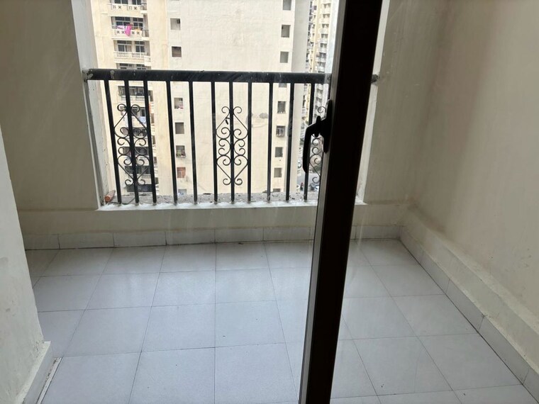 Balcony, amrapali-silicon-city 2.5 Bedroom 1180 Sq.Ft. Apartment In Sector 76 Noida 10358536