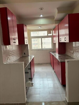 Kitchen in 2.5 BHK Apartment at Amrapali Silicon City, Sector 76 – for Rent