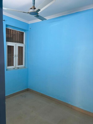 Room in 2.5 BHK Apartment at Amrapali Silicon City, Sector 76 – for Rent