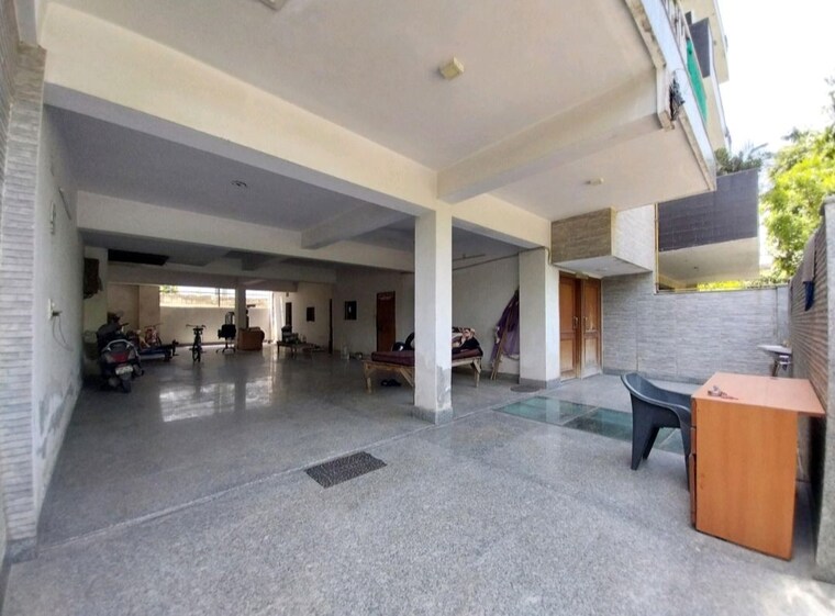  Parking, sector 108 6+ Bedroom 167 Sq.Mt. Independent House In Sector 108 Noida 10358557