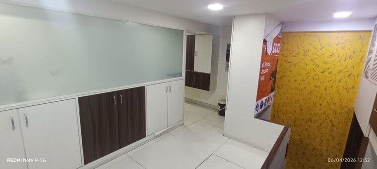 Room, naupada Commercial Office Space 1000 Sq.Ft. In Naupada Thane 10358538
