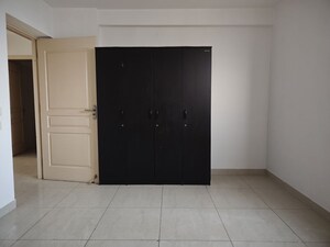 Room in 4 BHK Apartment at Mahindra Aura, Sector 110a – for Rent