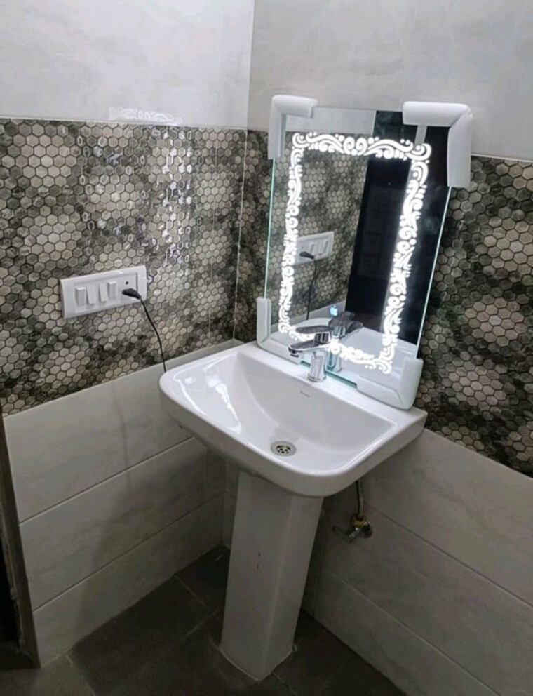 Washroom, sector 20 6 Bedroom 112 Sq.Mt. Independent House In Sector 20 Noida 10358596