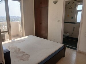 Room in 2 BHK Apartment at DLF Regency Park I, Dlf Phase iv – for Sale