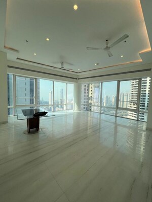 Room in 3 BHK Apartment at Indiabulls Blu, Worli – for Rent