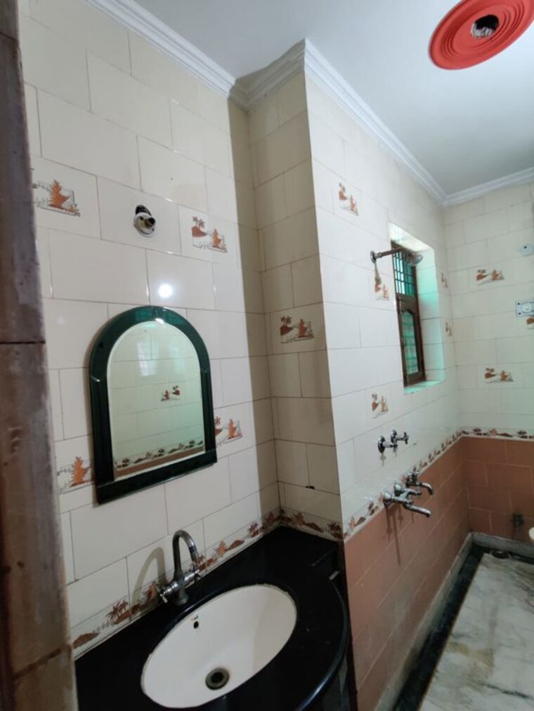 Bathroom, ansal-plaza-gurgaon 4 Bedroom 3000 Sq.Ft. Builder Floor In Palam Vihar Gurgaon 10358613