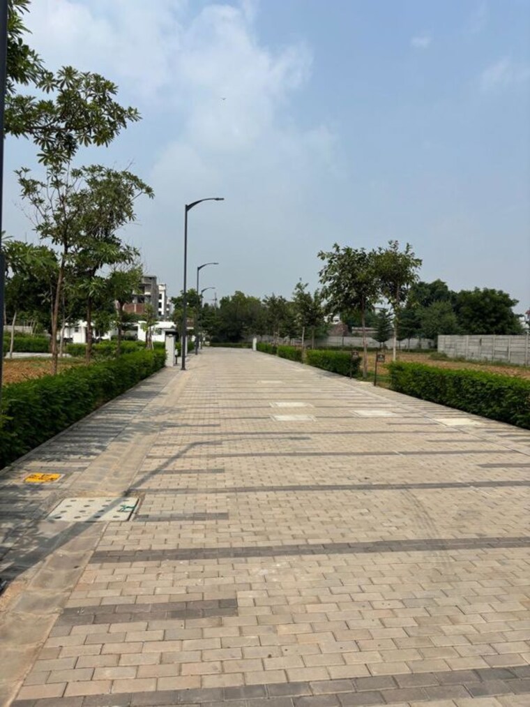 Garden, bptp-parklands  252 Sq.Ft. Plot In Sector 76 Faridabad 10358623