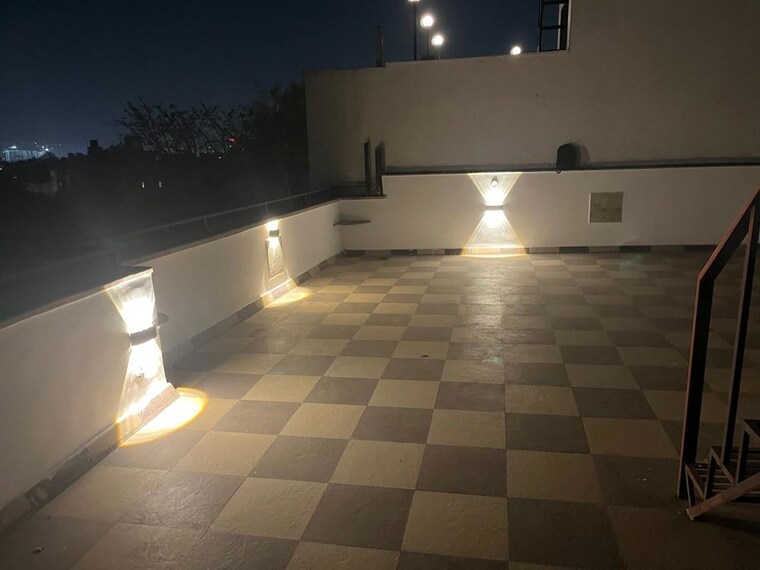 Bathroom, safdarjung enclave 3 Bedroom 200 Sq.Yd. Builder Floor In Safdarjung Enclave Delhi 10358644