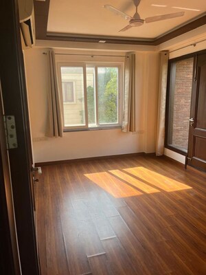 Room in 3 BHK Builder Floor at Safdarjung Enclave – for Sale