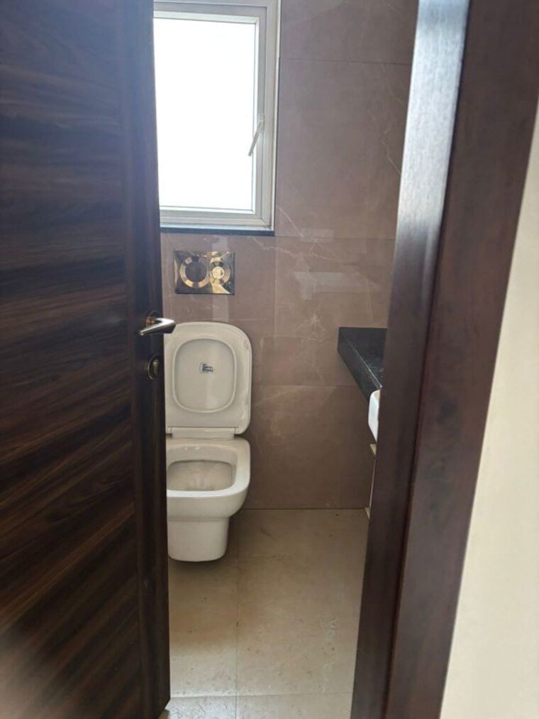 Bathroom, smart-world-orchard 3 Bedroom 1626 Sq.Ft. Apartment In Sector 61 Gurgaon 10358637