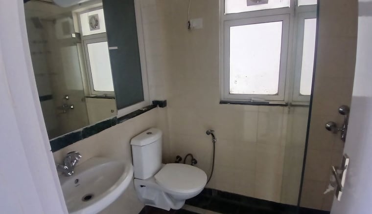 Resale 2 Bedroom 1105 Sq.Ft. Apartment in DLF Regency Park I, Dlf Phase ...