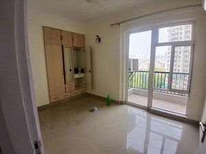 Room in 2 BHK Apartment at DLF Regency Park I, Dlf Phase iv – for Sale