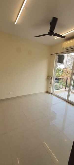 Room in 3 BHK Apartment at BPTP Astaire Gardens, Sector 70a – for Rent