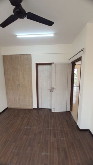 Room in 3 BHK Apartment at BPTP Astaire Gardens, Sector 70a – for Rent