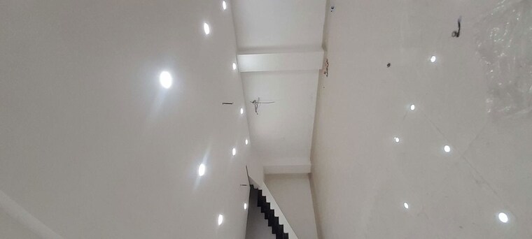 undefined, devendra nagar Commercial Showroom 6500 Sq.Ft. In Devendra Nagar Raipur 10355970