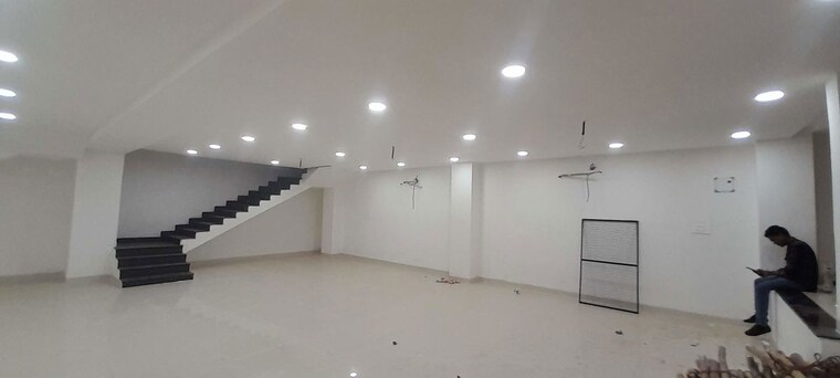 Room, devendra nagar Commercial Showroom 6500 Sq.Ft. In Devendra Nagar Raipur 10355970