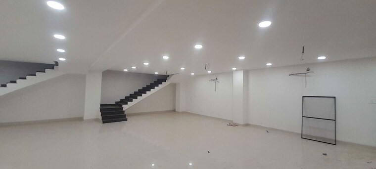 Room, devendra nagar Commercial Showroom 6500 Sq.Ft. In Devendra Nagar Raipur 10355970