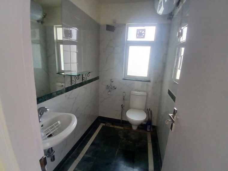 Bathroom, dlf-regency-park-i 2 Bedroom 1105 Sq.Ft. Apartment In Dlf Phase iv Gurgaon 10358675