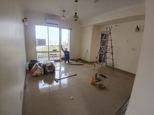 Room in 2 BHK Apartment at DLF Regency Park I, Dlf Phase iv – for Sale