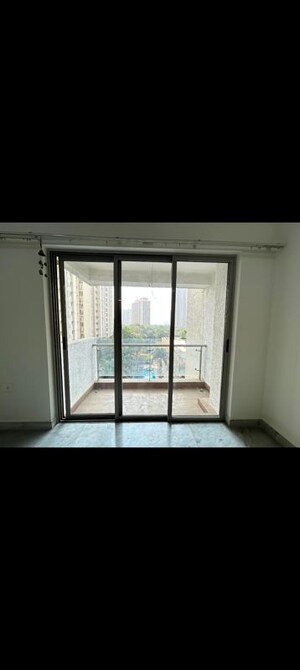 Room in 3 BHK Apartment at Lodha Luxuria Priva, Majiwada – for Rent