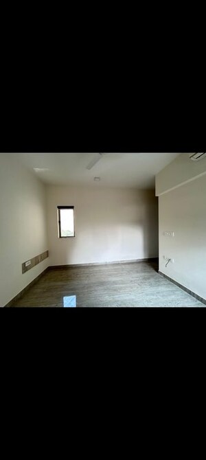 Room in 3 BHK Apartment at Lodha Luxuria Priva, Majiwada – for Rent