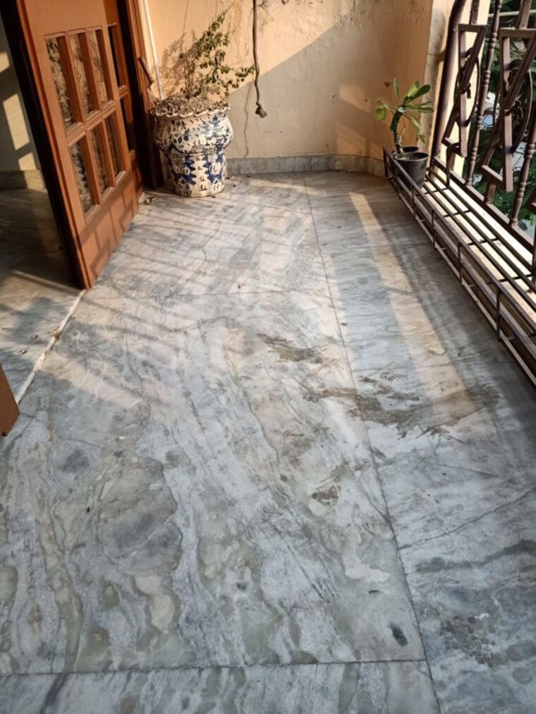 Balcony, hauz khas 3 Bedroom 200 Sq.Yd. Builder Floor In Hauz Khas Delhi 10358752