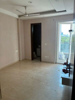 Room in 3 BHK Builder Floor at Naraina – for Rent