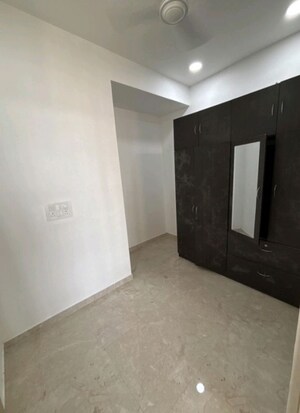 Room in 1 BHK Apartment at Louis Wadi – for Sale