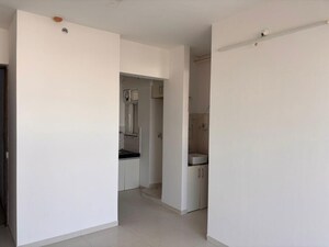 Room in 2 BHK Apartment at Kohinoor Sportsville, Hinjewadi – for Rent