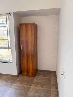 Room in 2 BHK Apartment at Kohinoor Sportsville, Hinjewadi – for Rent