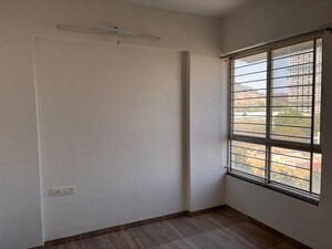 Room in 2 BHK Apartment at Kohinoor Sportsville, Hinjewadi – for Rent