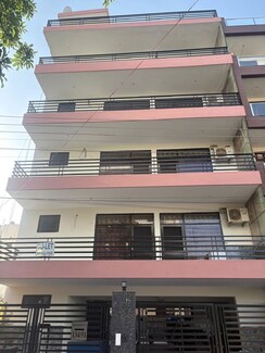 3 BHK + Servant Room,Store Room Builder Floor For Rent in Samaspur