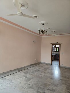 3 BHK + Pooja Room Independent House For Rent in Sector 4