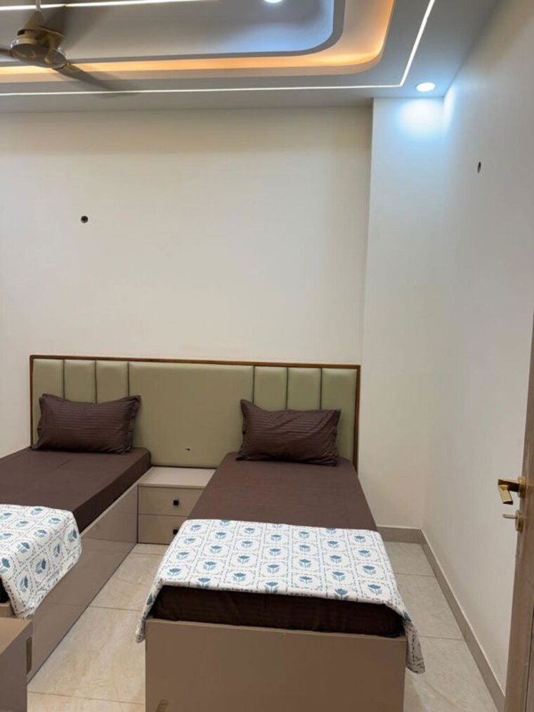 Bedroom, sector 53 6+ Bedroom 450 Sq.Mt. Independent House In Sector 53 Noida 10358775