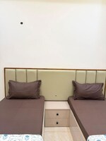 6+ BHK + Pooja Room,Servant Room,Study Room,Extra Room,Basement,Store Room 450 Sq.Mt. Independent House in Sector 53