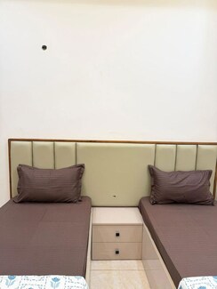 6+ BHK + Pooja Room,Servant Room,Study Room,Extra Room,Basement,Store Room Independent House For Rent in Sector 53