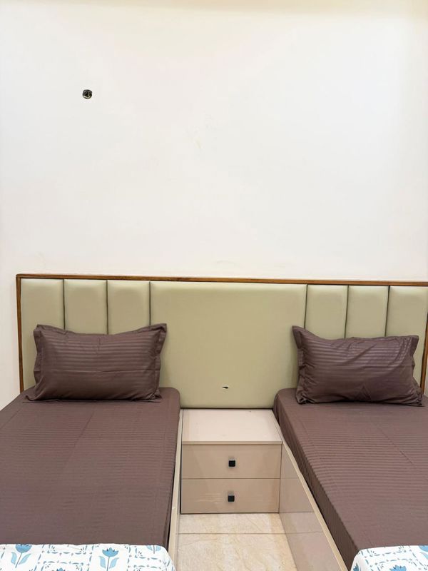6+ BHK + Pooja Room,Servant Room,Study Room,Extra Room,Basement,Store Room Independent House For Rent in Sector 53