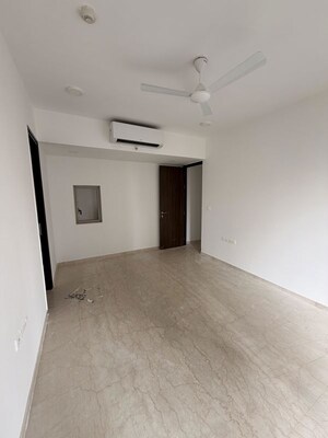 Room in 4 BHK Apartment at Lodha Kiara, Worli – for Rent