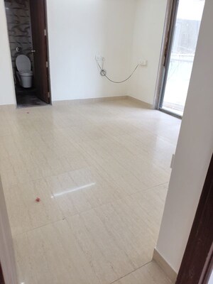 Room in 3 BHK Apartment at HDIL Metropolis Residences, Andheri West – for Rent