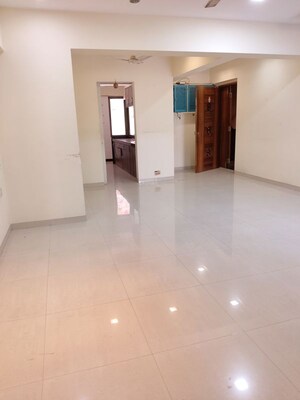 Room in 3 BHK Apartment at Sangam Apartments, Andheri West – for Rent