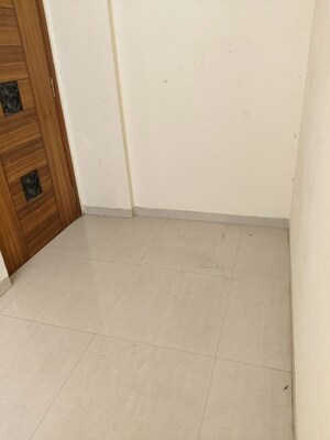 Room in 3 BHK Apartment at Sangam Apartments, Andheri West – for Rent