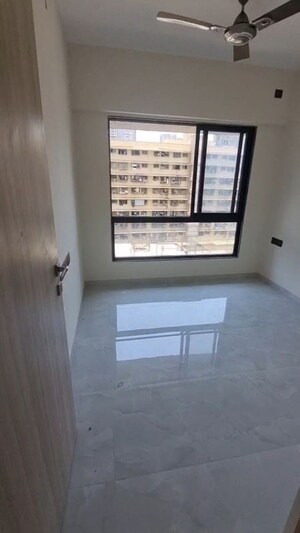 Room in 2 BHK Apartment at Paradigm Antalya, Oshiwara – for Rent