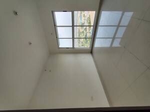 Room in 2 BHK Apartment at Lodha Amara, Kolshet Road – for Rent