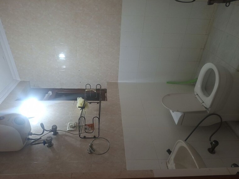 Bathroom, rwa-apartments-sector-50 2 Bedroom 162 Sq.Mt. Builder Floor In Sector 50 Noida 10358822