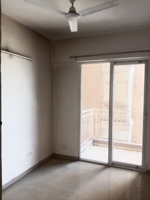 Room in 2.5 BHK Apartment at Mahagun My Woods, Sector 16c Greater Noida – for Rent