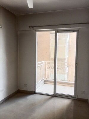 Room in 2.5 BHK Apartment at Mahagun My Woods, Sector 16c Greater Noida – for Rent